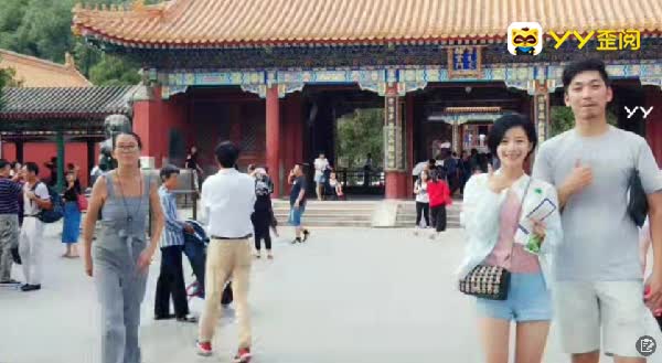 甜美主播王甜现身颐和园