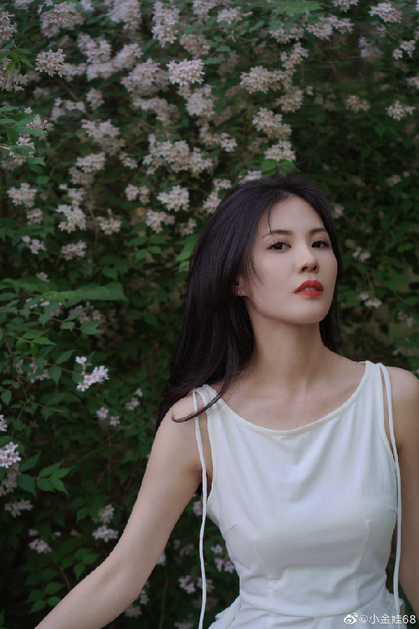 小金娃山林小溪女神范美照！