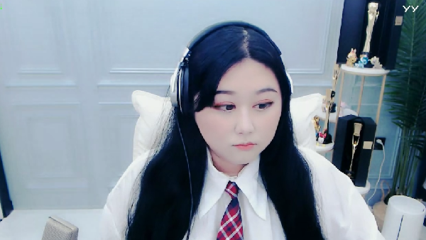 可爱JK来袭！Qjy变身邻家少女