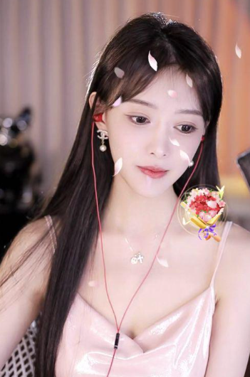 芮甜甜以过来人身份，劝主播不要违约