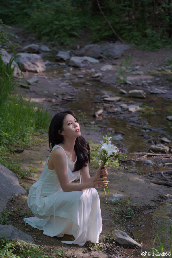 小金娃山林小溪女神范美照！