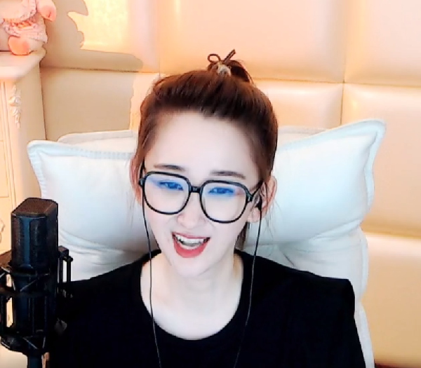 美美黑色系穿搭，简约又舒适