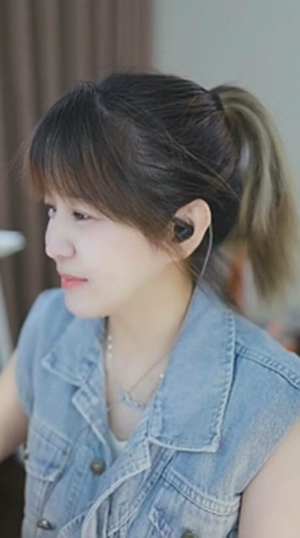 留在YY，文儿绝不会违约