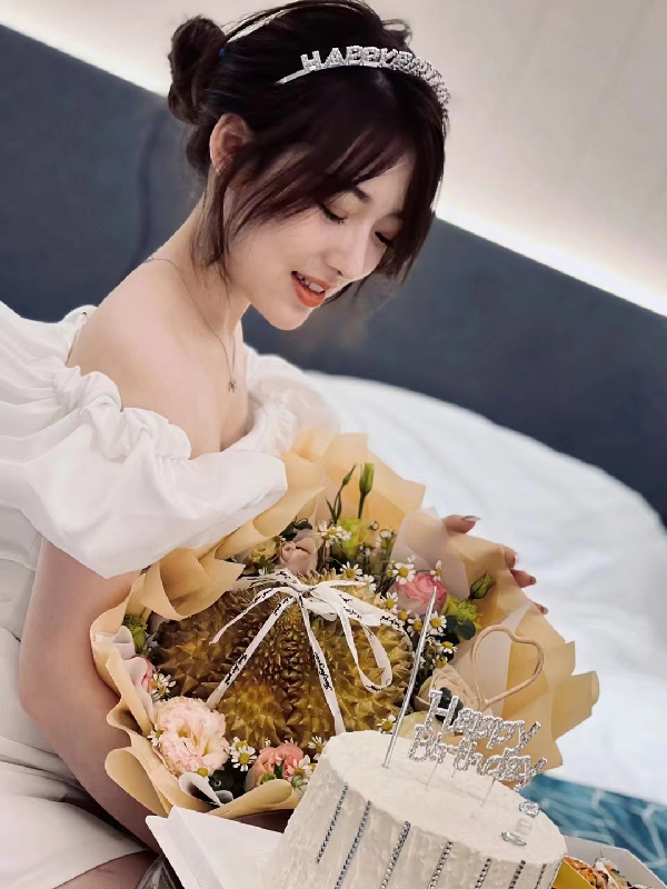 33与闺蜜小聚，美女扎堆 ！