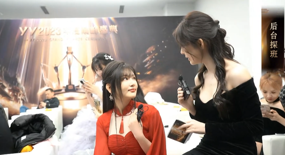 婧熙后台被采访，女神气质让人着迷