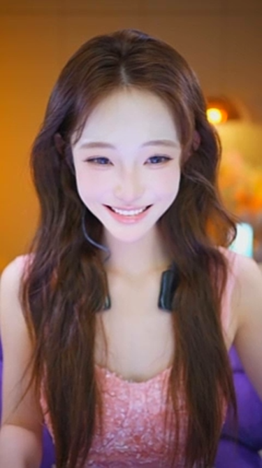 被赞长得像李小璐，她的颜值的确是很高！