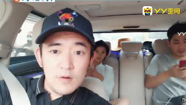 甜美主播王甜现身颐和园
