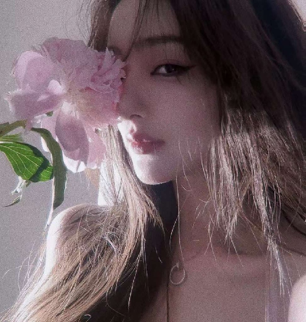 五月芍药，媚娘人比花还娇美！