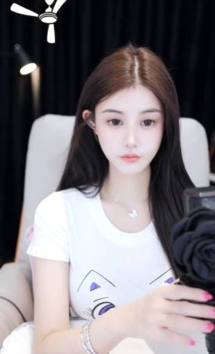 兰梦莎抗睿挺大旗！