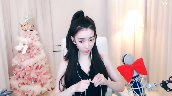 杨大爷露肩装，尽显绝美气质！