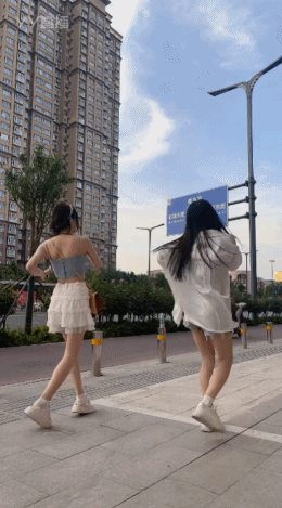 鱼闪闪运城户外，街头和妹妹跳舞