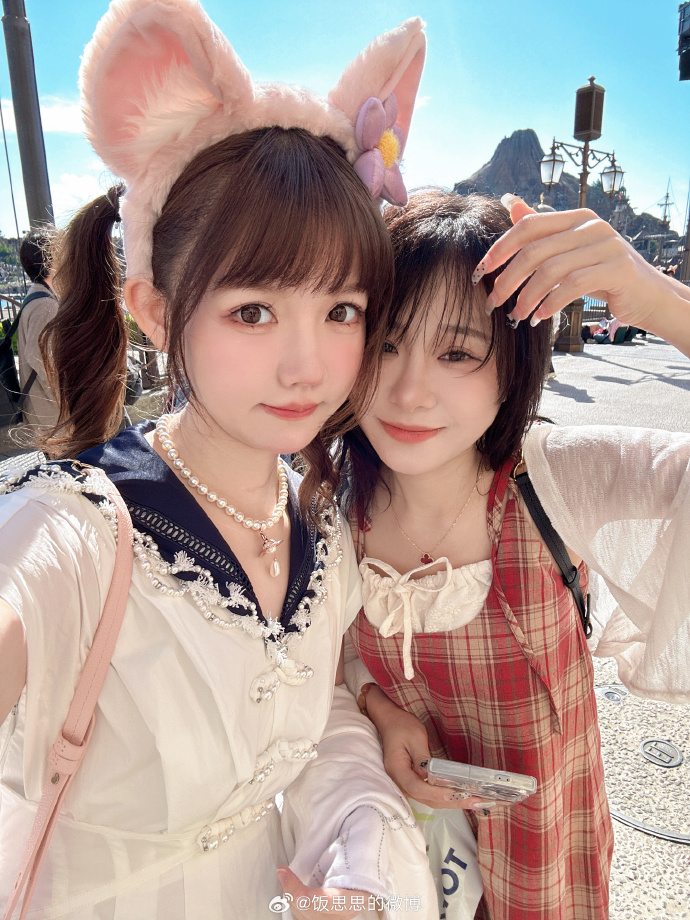 饭思思小阿七线下游玩，美照频传