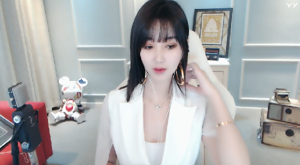 职场风来袭！静静变身商业白领