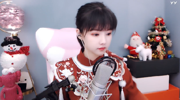 穿越感十足！女神饭思思汉服开播