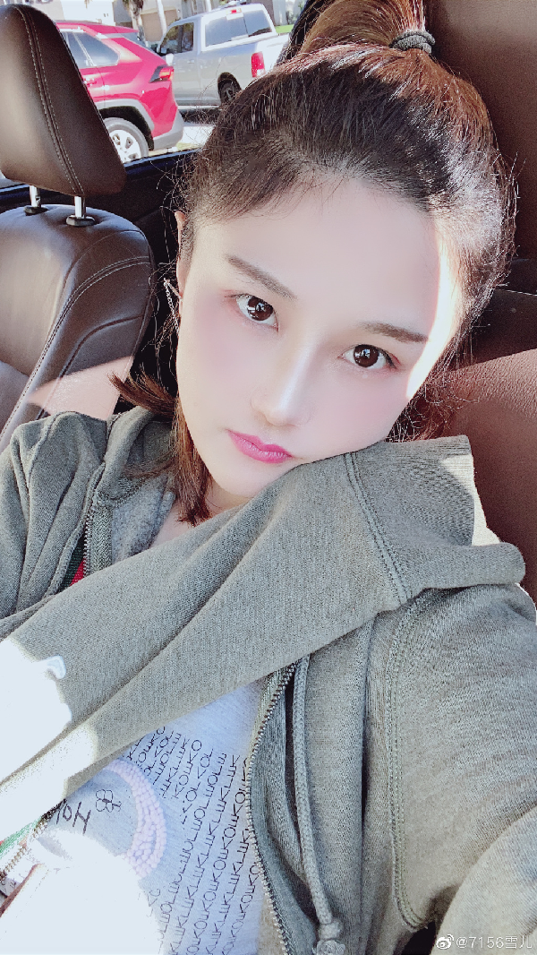 痞气女神雪儿，搞怪表情太迷人