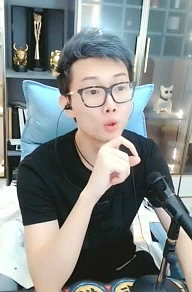 秋哥玩YY的目的是什么？