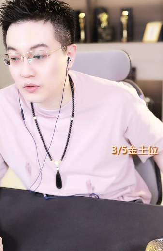 神豪哦哥时期，玄律表示小洲得到的利益最大