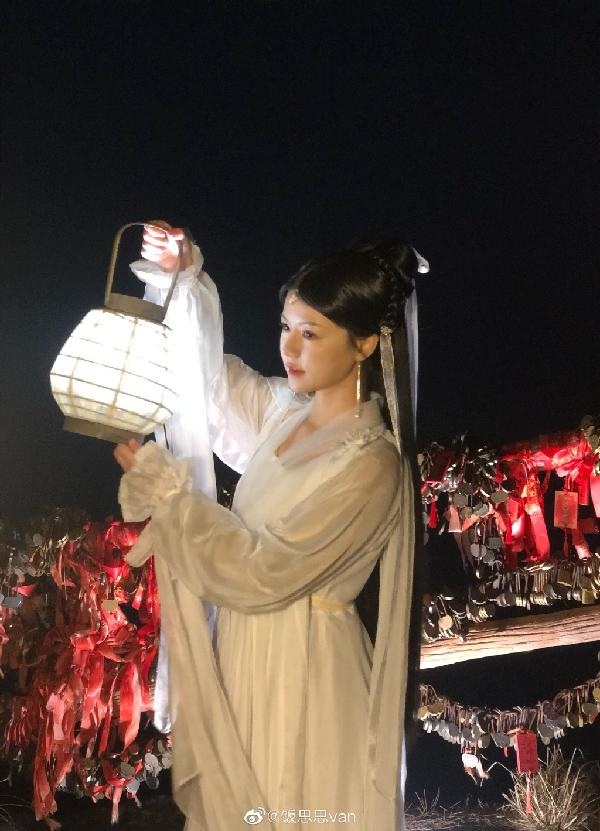 饭思思夜拍写真，快来抢先看
