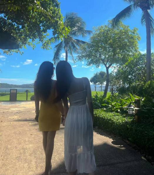 身材真好，小温妮母女似姐妹