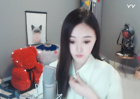 女神洛瑶发型变换，气质随意大变