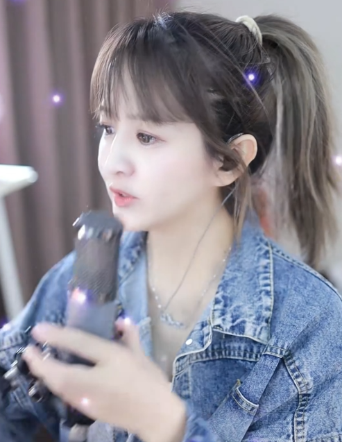 真不借钱了？文儿近一个月还在帮人