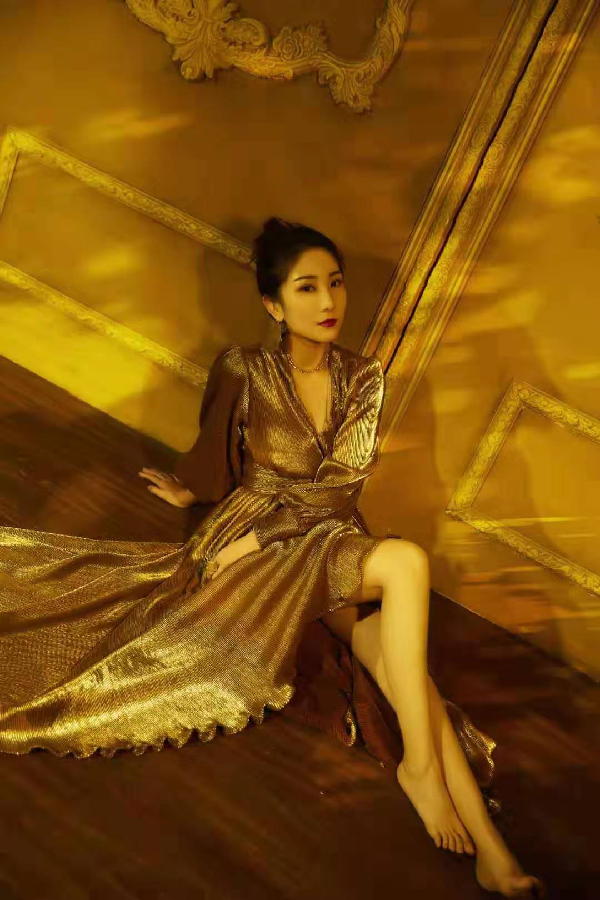性感女神月月唯美写真
