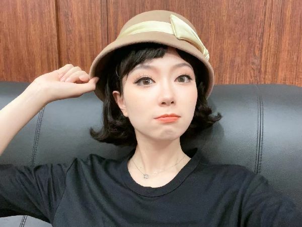 摇摇公主后台晒自拍，精致娃娃！