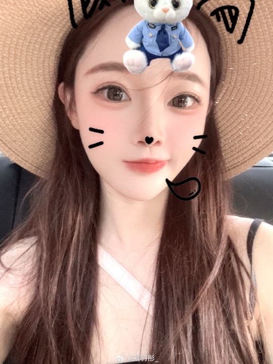 戴羽彤给自己庆生，太美啦！