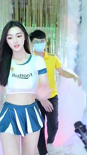 超靓美女竟然被外卖小哥“欺负”