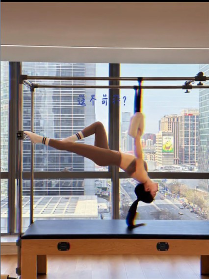 挑战电母尊严，小U哈爆性感照片