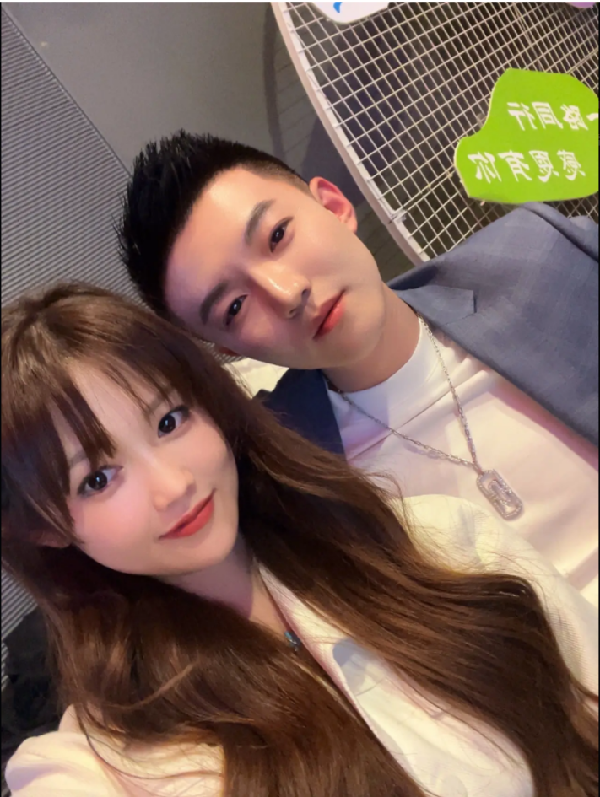 木邑晒线下合影，帅哥美女云集！