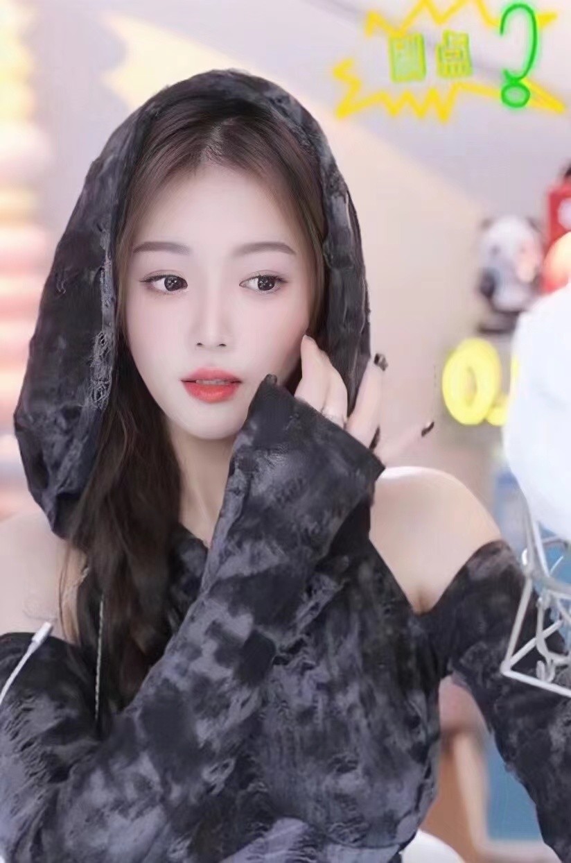 微凉挑战超sexy辣妹妆自拍！