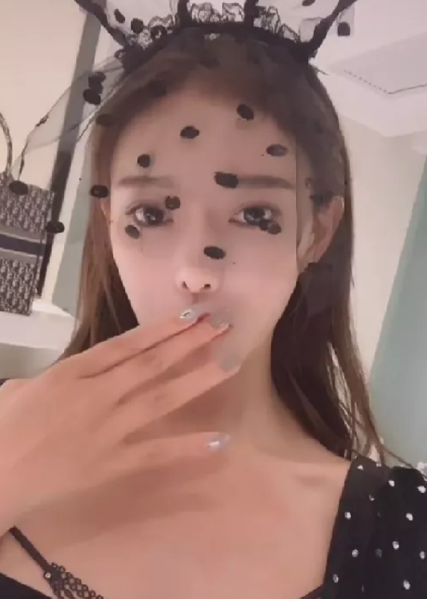 可爱无处不在，芮甜甜魅惑无敌！