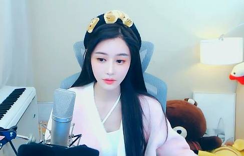 兰梦莎：文儿很漂亮，这是实话