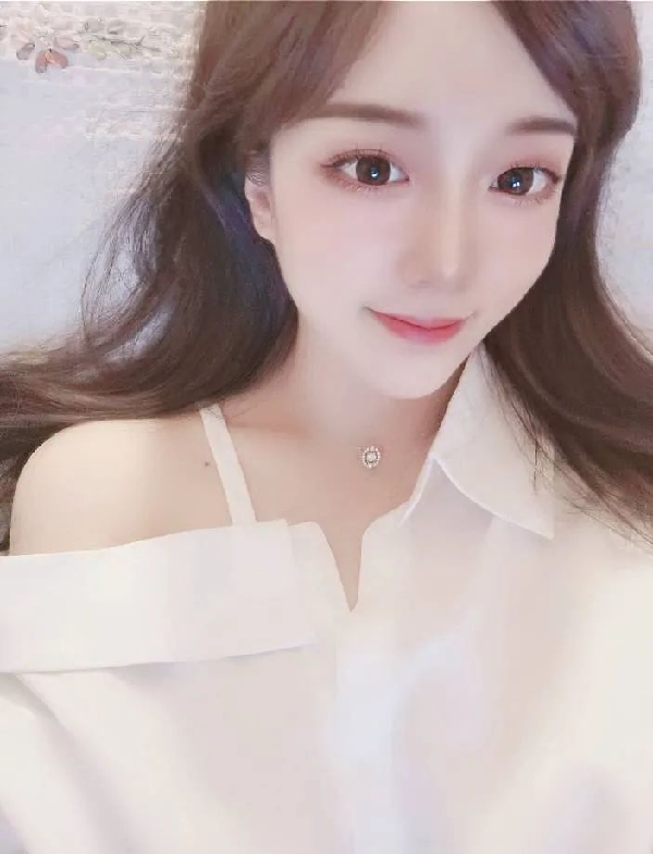 温柔女神魏苗苗令人心动的美照合