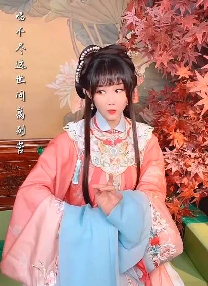她被誉为歌喉最动听的仙子