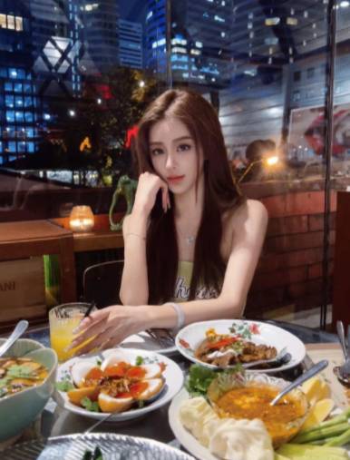 性感礼服惊艳四座？徐梦尧答谢会