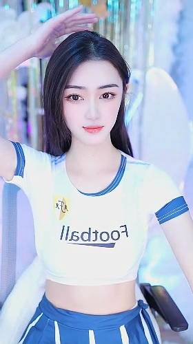 甜美少女原来是严厉教练？