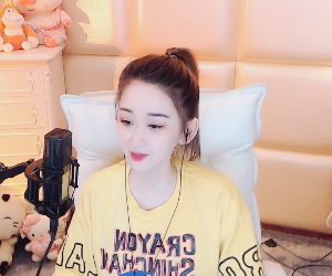 阳光马尾大美美，嘟嘴卖萌超可爱