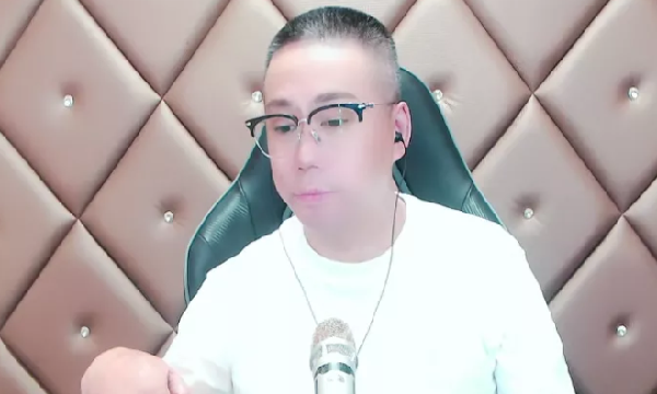 电母艾希豪夺588功勋主播榜首！