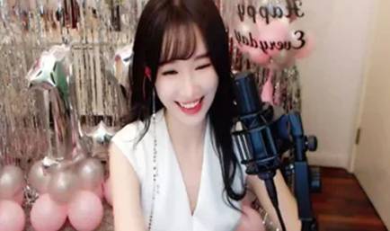 电母露娜现状，嫁豪门，生俩娃