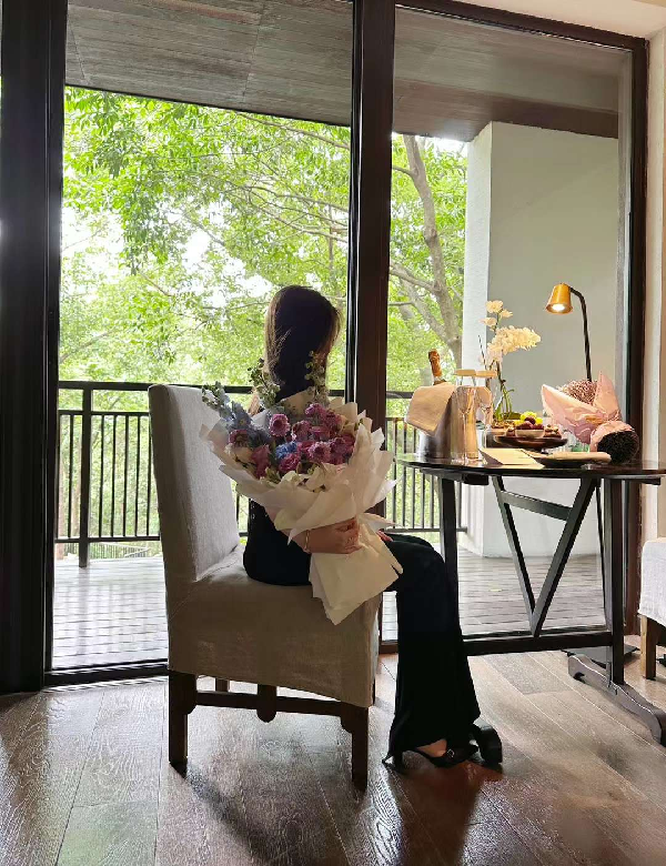 女神夏畅玩江南，入住纪梵希！