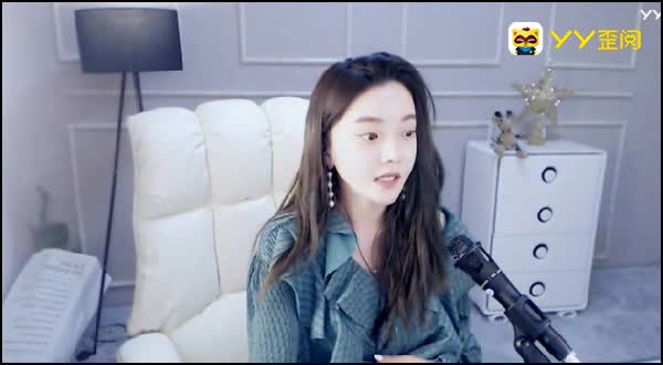 阿扎女神秒变跳舞狂魔，吓坏他们！