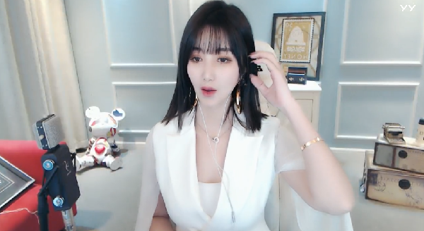 职场风来袭！静静变身商业白领