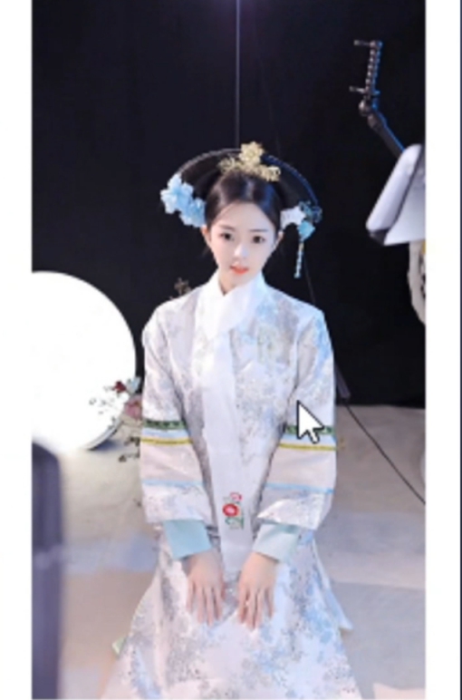 跪播？小呵晒古装照怕社死