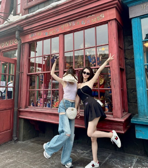 眯眯、洛瑶！两大电母齐聚线下