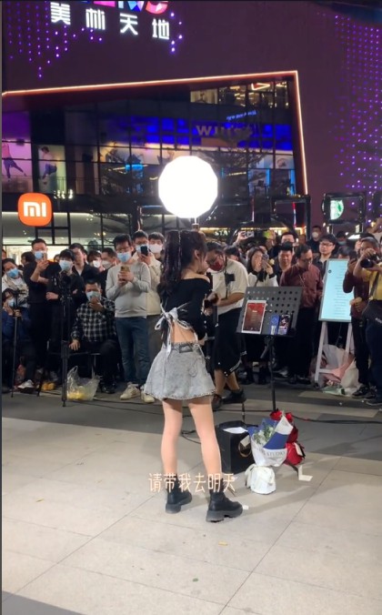 鱼闪闪路人视角，全方位镜头包围
